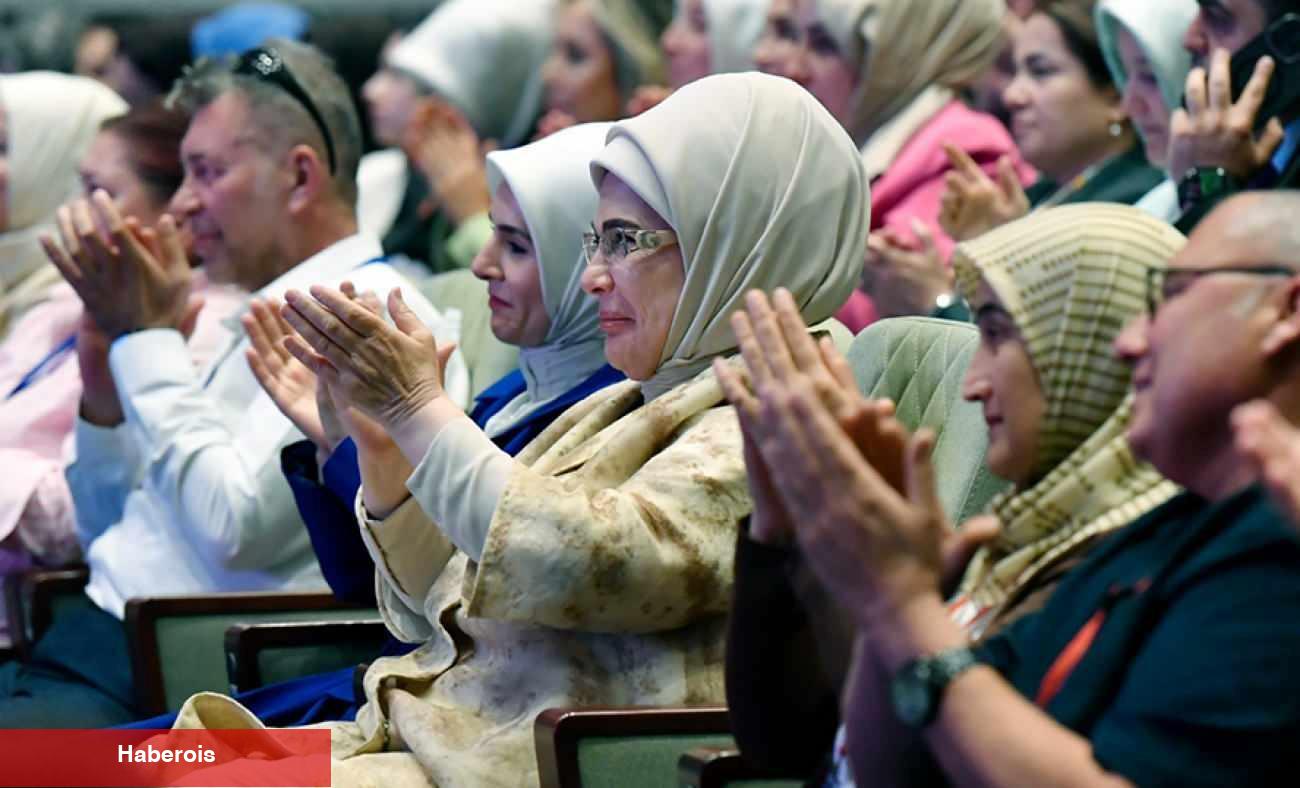 Emine Erdoğan'dan kollayıcı aile iletisi: "Gelin aile yılını milat yapalım"