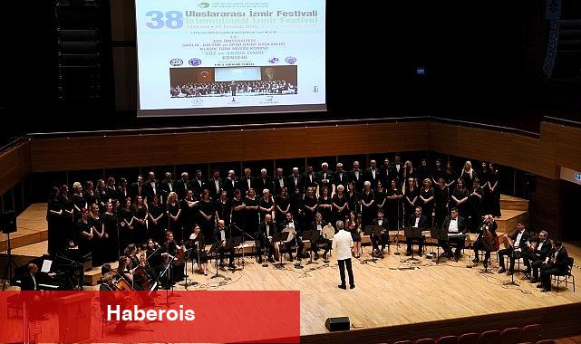 EÜ Klasik Türk Müziği Korosu'ndan İzmir Şenliği'nde Unutulmaz Performans