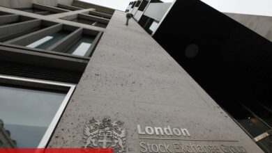 FTSE 100 bugün: Sterlin, Trump’ın son tarife tehdidiyle düştü; Ashmore rapor verdi