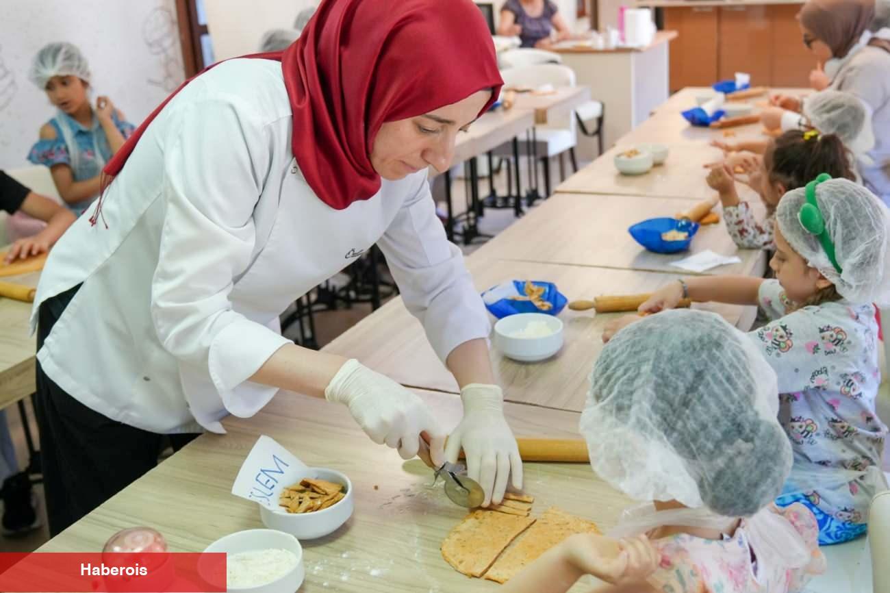 Gaziosmanpaşa Belediyesi’nden yaz tatili sürprizi: Minikler mutfağın inceliklerini keşfediyor!