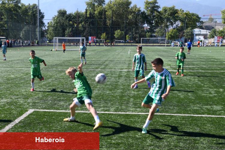 Geleceğin futbolcuları Osmangazi’de alana çıktı