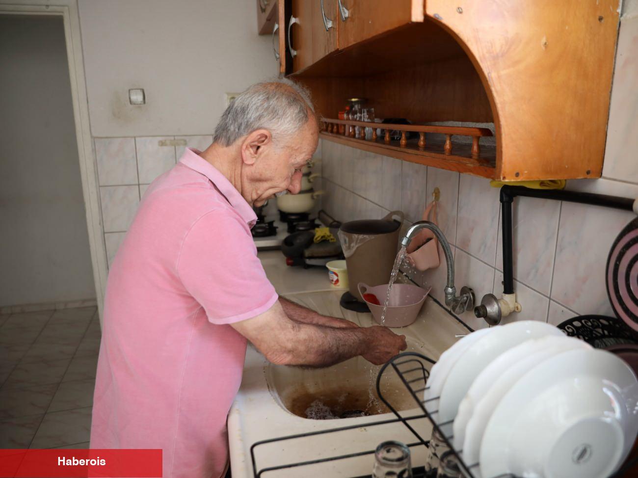 Haberi olmadan imzaladı! 71 yaşındaki dede ve iki torunu sokakta kalmak üzere