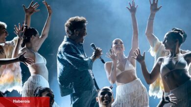 Harbiye'de yaz klasiği... Kenan Doğulu'dan efsane performans