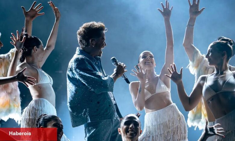 Harbiye'de yaz klasiği... Kenan Doğulu'dan efsane performans