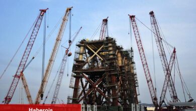 İsrail-Hamas ateşkes görüşmeleri ve ABD stok artışı ortasında petrol fiyatları yatay seyretti