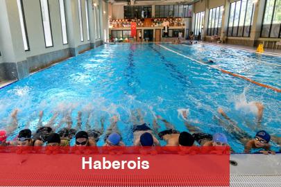 İzmir Bornova’da yazın ritmi yüzme havuzlarında atıyor