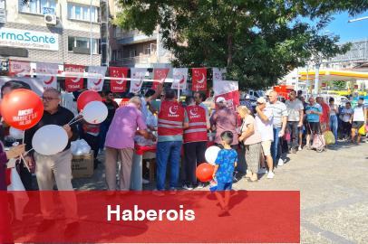 İzmir Buca'da Saadet Partisi 24. yılını vatandaşlara kutladı