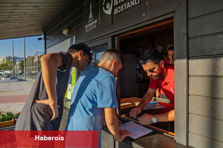 İzmir'de sporun önündeki pürüzleri kaldırıyor