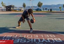İzmir'de sporun önündeki pürüzleri kaldırıyor
