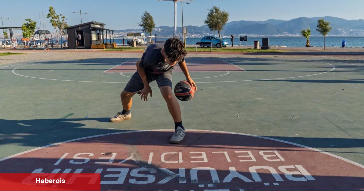 İzmir'de sporun önündeki pürüzleri kaldırıyor