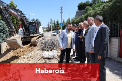 İzmit Belediyesi Huzur Sokak’ta istinat duvarı yapıyor