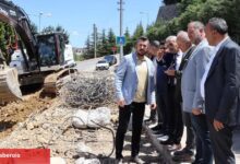 İzmit Belediyesi Huzur Sokak’ta istinat duvarı yapıyor