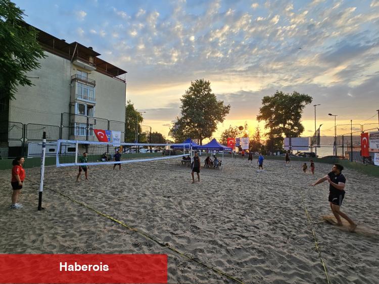 Kocaeli Gölcük'te kum üzerinde şenlikli turnuva başladı - Haberois Kocaeli Gölcük'te kum üzerinde şenlikli turnuva başladı