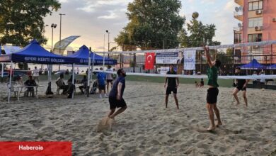 Kocaeli Gölcük'te kum üzerinde şenlikli turnuva başladı