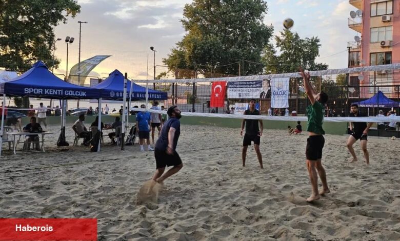 Kocaeli Gölcük'te kum üzerinde şenlikli turnuva başladı