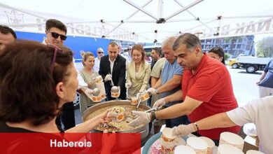 Konak'ta aşure rahmeti: Lider Memnun'dan vatandaşlara ikram