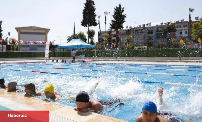 Mersin’de 7’den 70’e Herkes Eğlenerek Yüzme Öğreniyor