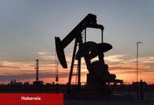 Petrol fiyatları, ABD stoklarındaki keskin artış ve yeni tarife telaşlarıyla geriledi