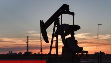 Petrol fiyatları, ABD stoklarındaki keskin artış ve yeni tarife telaşlarıyla geriledi