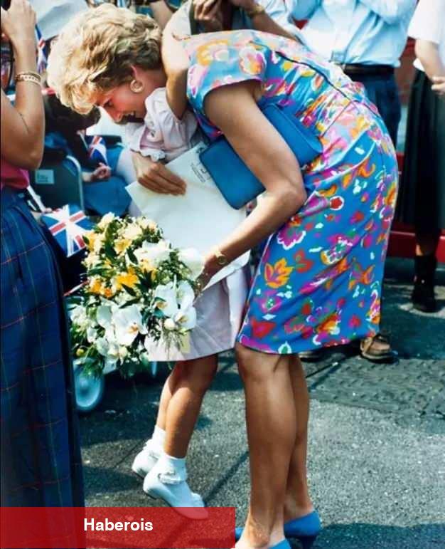 Prenses Diana'nın 'Şefkatli Elbisesi' rekor fiyata satıldı! Alıcı sevinç çığlıkları attı