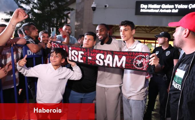 Samsunspor'un yeni transferi Antoine Makoumbou kente geldi - Haberois Samsunspor'un yeni transferi Antoine Makoumbou kente geldi