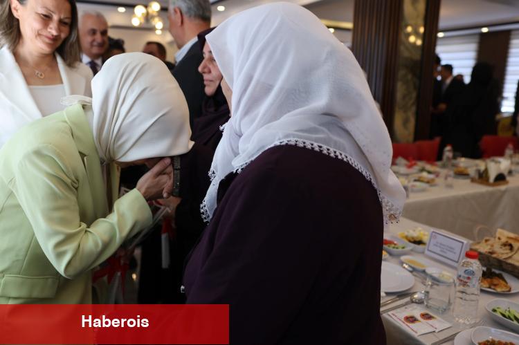 Şehit ailelerine 'Terörsüz Türkiye'yi Bakan Göktaş anlattı