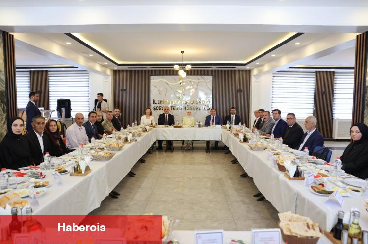 Şehit ailelerine 'Terörsüz Türkiye'yi Bakan Göktaş anlattı
