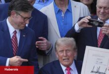 Trump "vergi indirimi" tasarısını imzaladı