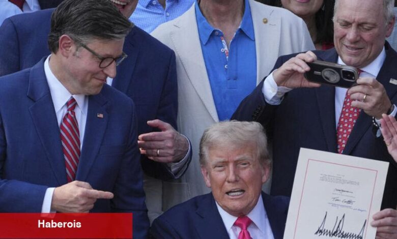 Trump "vergi indirimi" tasarısını imzaladı