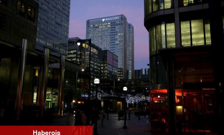 UBS, İngiltere bankalarına yönelik görünümü yükseltti, Barclays ve NatWest’i en yeterli büyük ölçekli alımlar olarak seçti - Haberois UBS, İngiltere bankalarına yönelik görünümü yükseltti, Barclays ve NatWest’i en yeterli büyük ölçekli alımlar olarak seçti