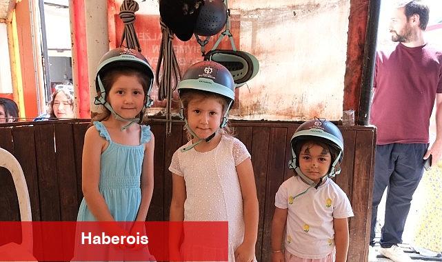 Yaz tatiline at üstünde 'merhaba' dediler - Haberois Yaz tatiline at üstünde 'merhaba' dediler