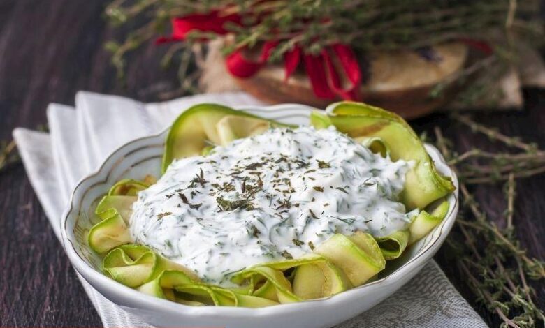 Yazın Ferahlatıcı Ve Nefis Lezzetlerinden: Dereotlu Şehriyeli Kabak Salatası Tanımı